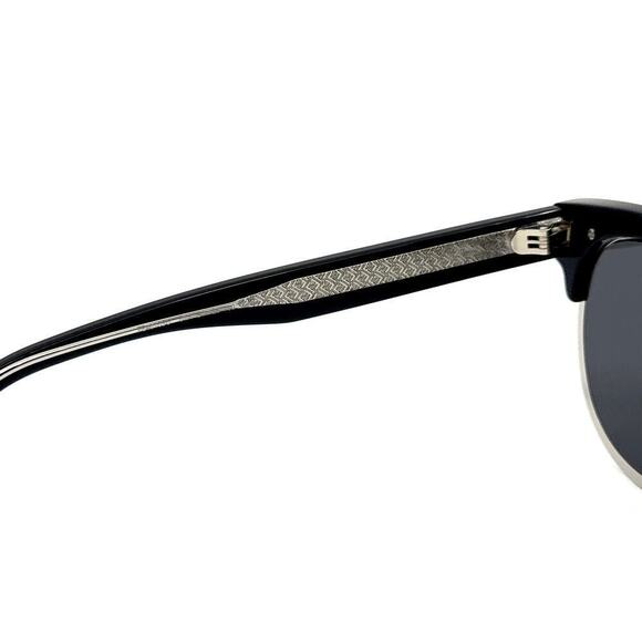 NEW!!!  FENDI Sunglasses FE40105U 01A Authentic main image 4